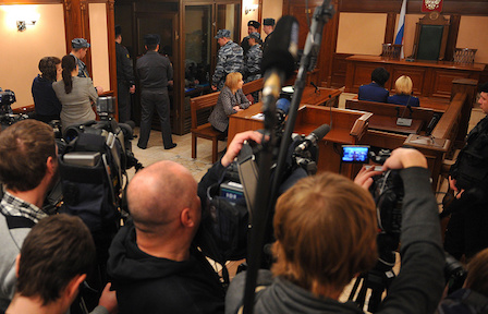 Свежие новости: Кровавая перестрелка в Московском суде: в Сети показали кадры последствий нападения подозреваемых по делу “банды ГТА”