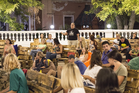 Свежие новости: У Миколаєві презентували фільм «Людина з табуретом» про подорож довжиною в життя