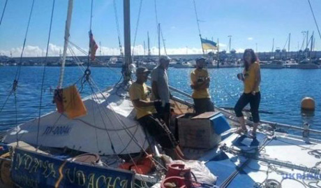 Свежие новости: Украинцы совершили уникальный переход на катамаране из Очакова на Канары
