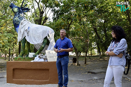 Свежие новости: Николаевские волонтеры восстановили скульптуру оленя в парке психбольницы, оформив ее по мотивам полотен Ван Гога