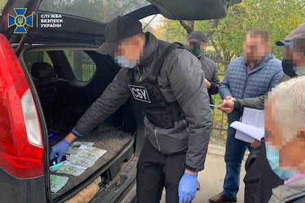Свежие новости: СБУ задержала на взятке в 10 000 долларов главу Черниговской РГА
