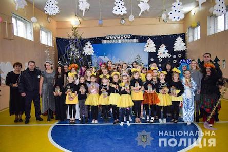 Свежие новости: У Очакові поліцейські вручили подарунки дітям санаторної школи