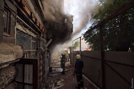Свежие новости: ВИДЕО: В Одессе снова горит дом Руссова