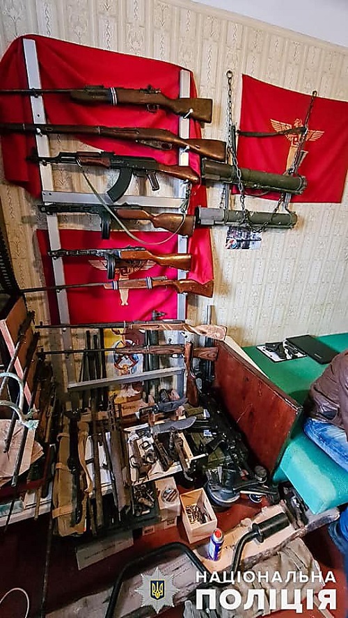 Свежие новости: Полиция пришла с обыском к николаевскому психологу, который показал в соцсетях коллекцию оружия