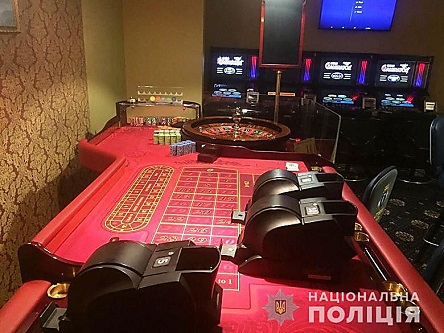 Свежие новости: В Киеве обнаружили нелегальное казино – в него можно было попасть через специальный лифт и «тайную» квартиру