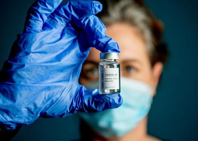 Свежие новости: Кого в Украине обяжут вакцинироваться от COVID-19 и что будет за отказ