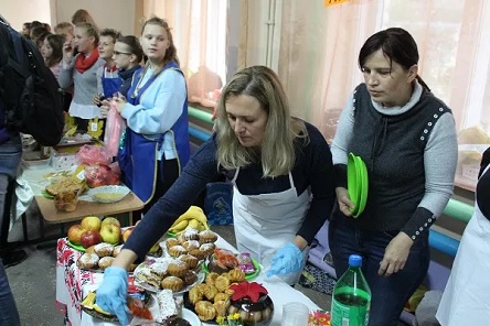 Свежие новости: 10 416 грн - за полчаса: ученики школы в Корабельном районе во время ярмарки собрали деньги на помощь больным детям