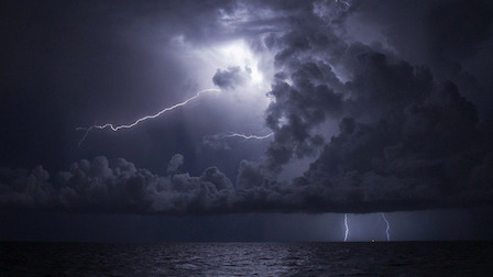 Фото новости: Ужасная трагедия: На Николаевщине молния убила женщину Свежие новости: Ужасная трагедия: На Николаевщине молния убила женщину