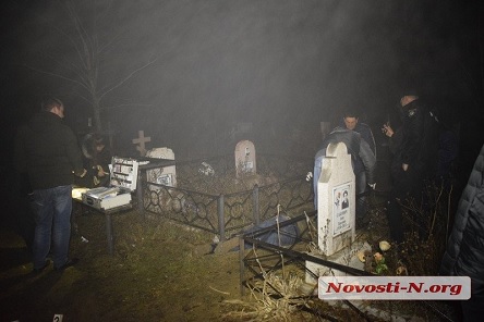 Свежие новости: ФОТО: На городском кладбище в Николаеве обнаружили неопознанный мужской труп