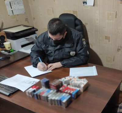 Свежие новости: В Одессе полицейские накрыли несколько нелегальных точек продажи сигарет