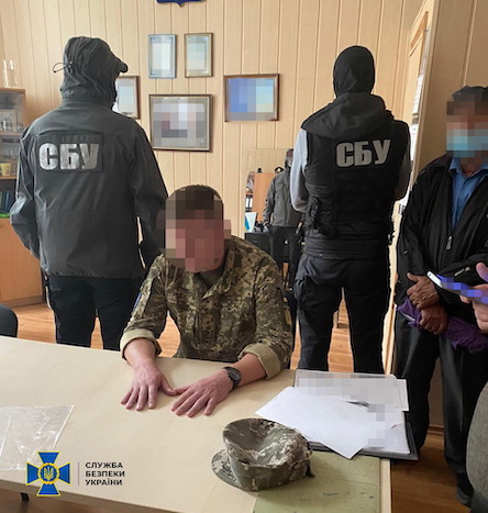 Фото новости: СБУ задержала чиновника Киевского военного лицея имени Ивана Богуна за вымогательство денег Свежие новости: СБУ задержала чиновника Киевского военного лицея имени Ивана Богуна за вымогательство денег