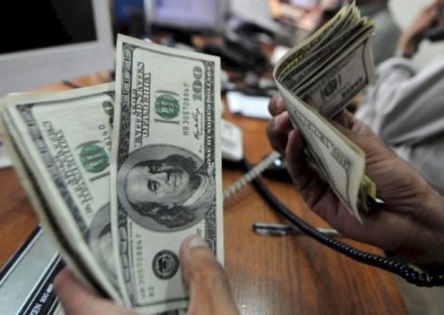 Свежие новости: Банки отказываются принимать доллары украинцев