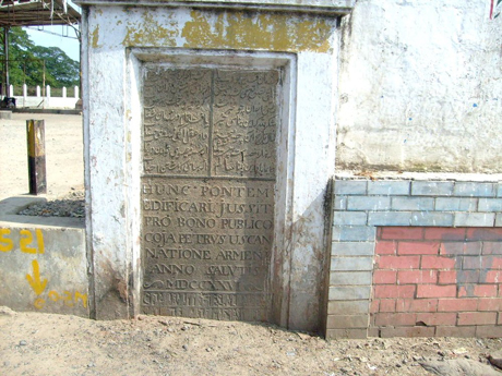 Свежие новости: В Индии отреставрировали 300-летнюю плиту с надписью на армянском языке