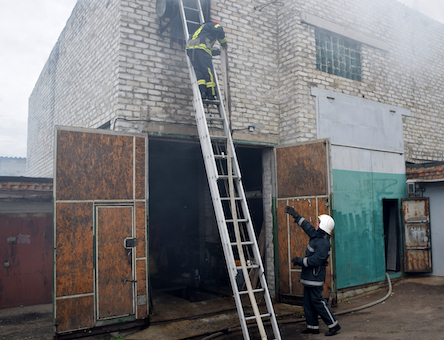 Свежие новости: В Николаеве произошел пожар в гаражном кооперативе