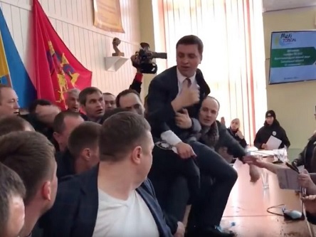 Свежие новости: ВИДЕО: Позорный дебош на сессии горсовета в Мелитополе устроил нардеп от Слуги народа
