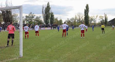 Фото новости: ВИДЕО: В Николаеве проходит первый матч крымского клуба «Таврия» во Второй лиге чемпионата Украины Свежие новости: ВИДЕО: В Николаеве проходит первый матч крымского клуба «Таврия» во Второй лиге чемпионата Украины