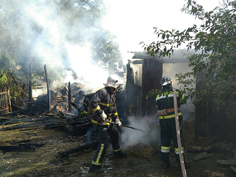 Свежие новости: На Николаевщине горел сеновал из-за «игры» ребёнка со спичками