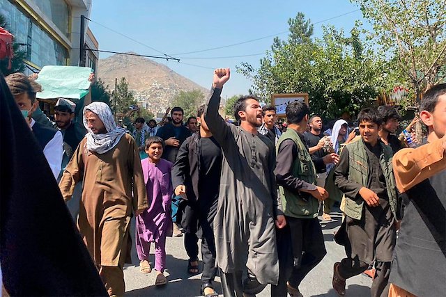 Свежие новости: В столице Афганистана талибы открыли стрельбу по протестующим