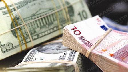 Свежие новости: В Украине вырос курс доллара и упал евро