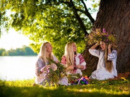 Свежие новости: Православные и греко-католики сегодня отмечают праздник Троицы