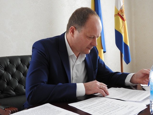 Свежие новости: Барна заявил о выходе из фракции БПП, но слагать депутатский мандат не стал