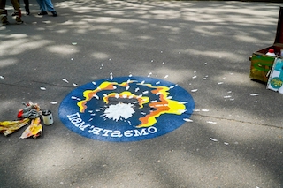 Свежие новости: У Миколаєві на місці обстрілів з'явилися малюнки