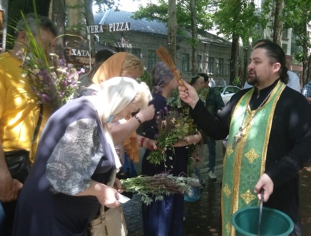 Свежие новости: В Николаеве православные отпраздновали Троицу