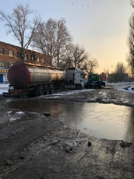 Свежие новости: На Новозаводской улице в Николаеве застрял грузовик