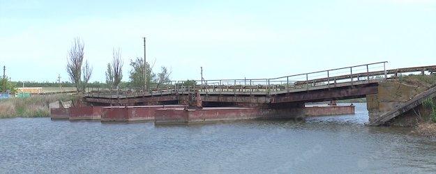 Свежие новости: На Миколаївщині правоохоронці не дали встановити новий понтонний міст замiсть старого