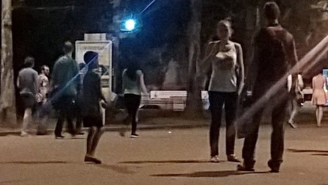 Фото новости: В Николаеве маленький ребенок попрошайничал, а «выручку» относил женщине Свежие новости: В Николаеве маленький ребенок попрошайничал, а «выручку» относил женщине