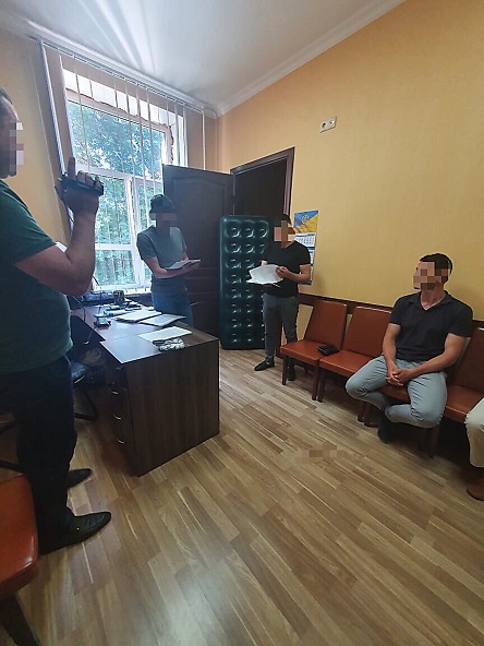 Свежие новости: Суд арестовал с залогом в ₴10 миллионов подполковника Одесского УСБУ, который вымогал у бизнесмена $250 тысяч за неразглашение данных о смерти нардепа