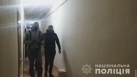 Фото новости: Одесского педофила, от которого сбежала семилетняя девочка, суд отправил … под домашний арест Свежие новости: Одесского педофила, от которого сбежала семилетняя девочка, суд отправил … под домашний арест