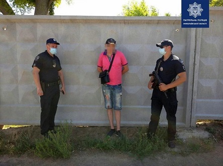 Свежие новости: В Николаеве задержали «закладчика» с пакетом наркотиков