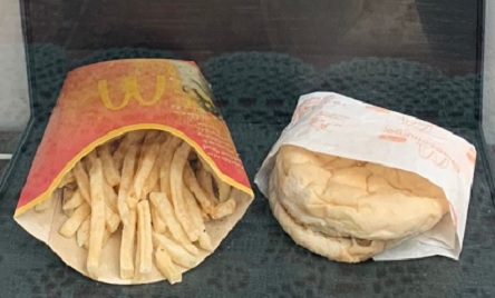 Свежие новости: Чоловік 10 років зберігав бургер з McDonald's, а він - як 