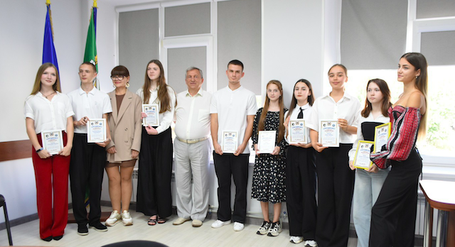 Свежие новости: У Південноукраїнську вручили стипендії міського голови найталановитішим учням громади