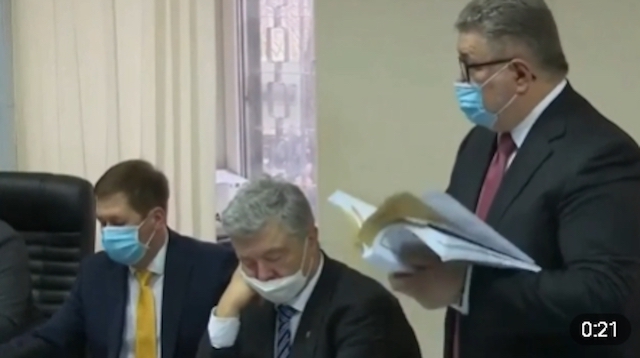 Свежие новости: Порошенко уснул в суде по избранию ему меры пресечения