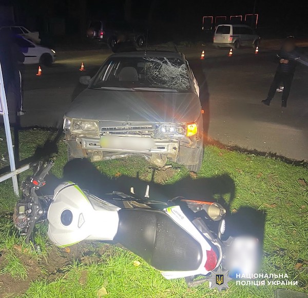 Фото новини: Жорстке зіткнення у Первомайську: двоє неповнолітніх на мотоциклі опинилися в лікарні Свіжі новини: Жорстке зіткнення у Первомайську: двоє неповнолітніх на мотоциклі опинилися в лікарні