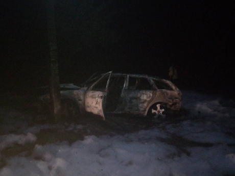 Свежие новости: На Николаевщине автомобиль врезался в столб и загорелся