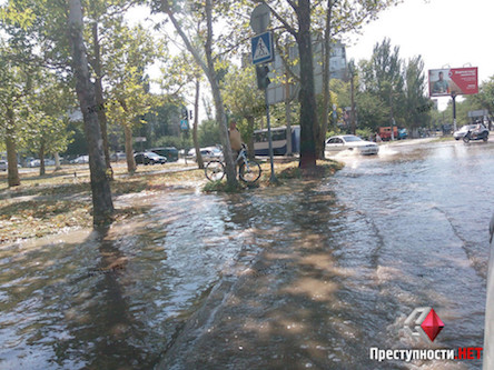 Фото новости: В Николаеве на магистральном водопроводе произошла авария Свежие новости: В Николаеве на магистральном водопроводе произошла авария