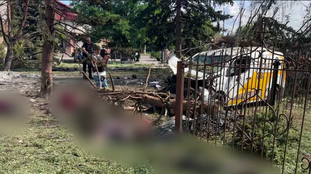 Свежие новости: Росіяни скинули авіабомбу на мешканців Донеччини у черзі за пенсією