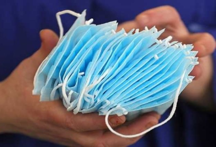 Свежие новости: В Коблево бесплатно раздают защитные маски, которые сшили неравнодушные местные жители