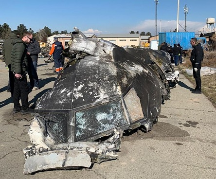 Свежие новости: ФОТО: У Зеленского показали кабину пилотов рухнувшего самолета, по которой ударили ракетой