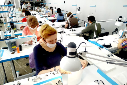 Свежие новости: На Николаевщине швейная фабрика начала делать медицинские маски: уже сшито больше 30 тысяч