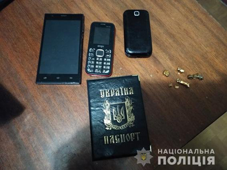 Свежие новости: В Вознесенске грабитель, ударив мужчину в лицо, отобрал у него сумку и барсетку