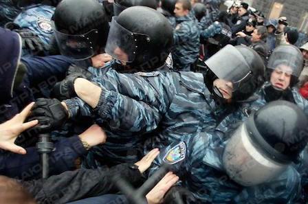 Свежие новости: Суд задержал экс-беркутовца Лободу без права залога