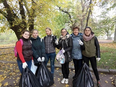 Свежие новости: ФОТО: В Николаеве школьники в парке убрали мусор