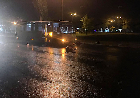 Фото новости: В Николаеве рейсовый автобус сбил насмерть пешеходов Свежие новости: В Николаеве рейсовый автобус сбил насмерть пешеходов