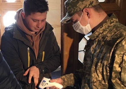 Свежие новости: ФОТО: Из-за карантина в Раде закрыли столовую, а всем входящим измеряют температуру