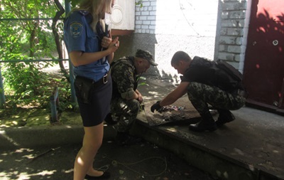 Фото новости: В Николаеве взорвалось неизвестное устройство в подъезде жилого дома Свежие новости: В Николаеве взорвалось неизвестное устройство в подъезде жилого дома