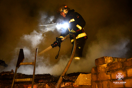 Свежие новости: У Миколаєві гасили господарчу будівлю